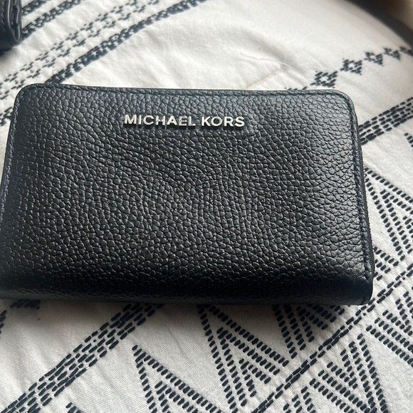Micheal kors wallet! - Picture 1 of 1
